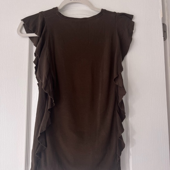 BCBG- Casual brown V neck with ruffle shoulders - Picture 3 of 4